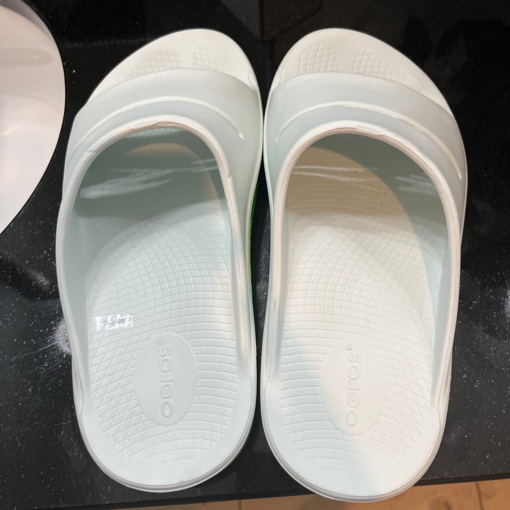 OOFOS Women's Soft White Mules size 41